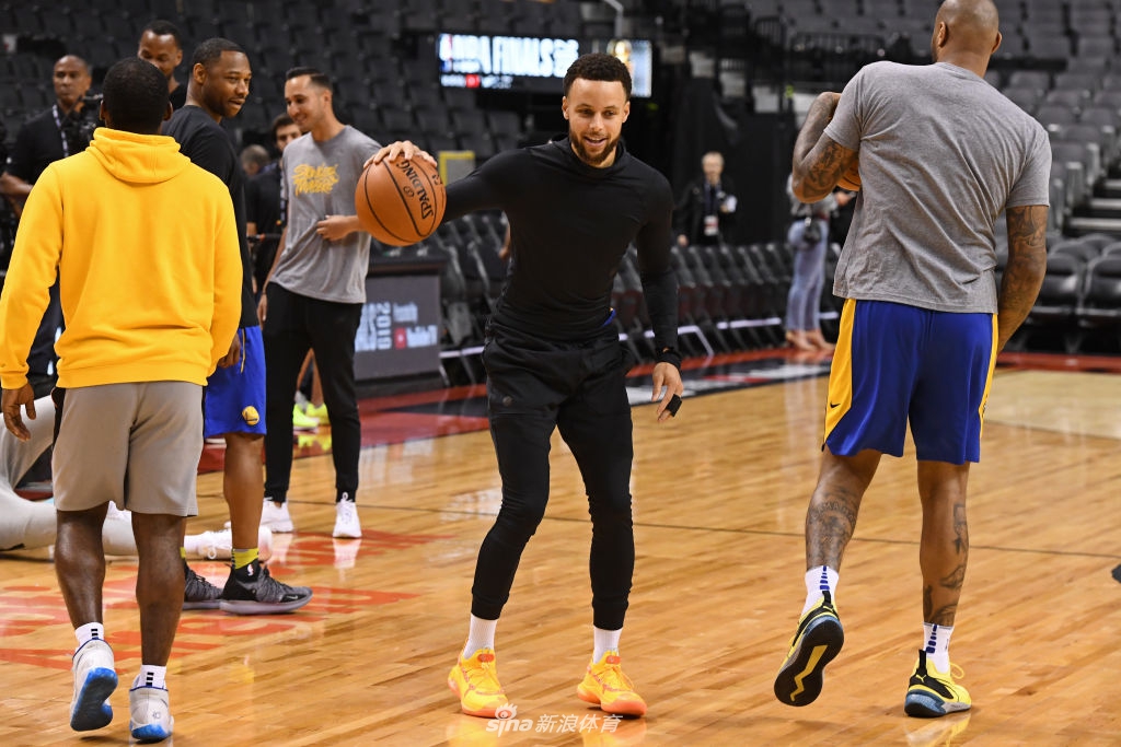 半岛体育官方网站 - 库里巅峰对决，费德勒与60激战曼联分钟，大胜胜负难料！